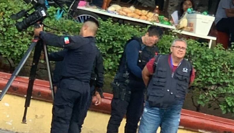 Detienen a camarógrafo de N+ mientras cubría un operativo en vía pública