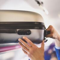 Artículos con los que no puedes viajar en avión en 2025 según las nuevas reglas